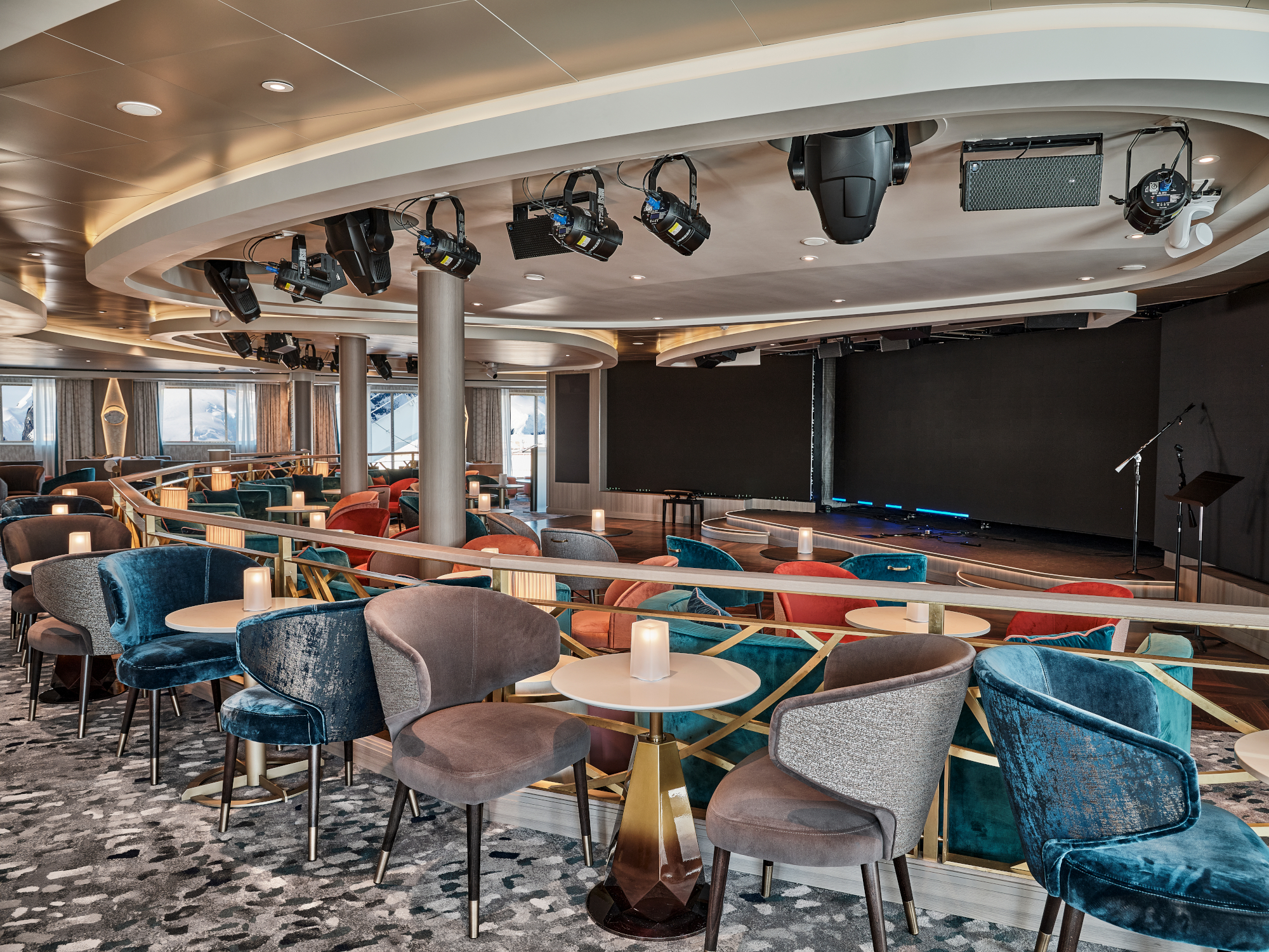 MyCruise Silversea Silver-Endeavour Offentlige-arealer Teater-underholdning1